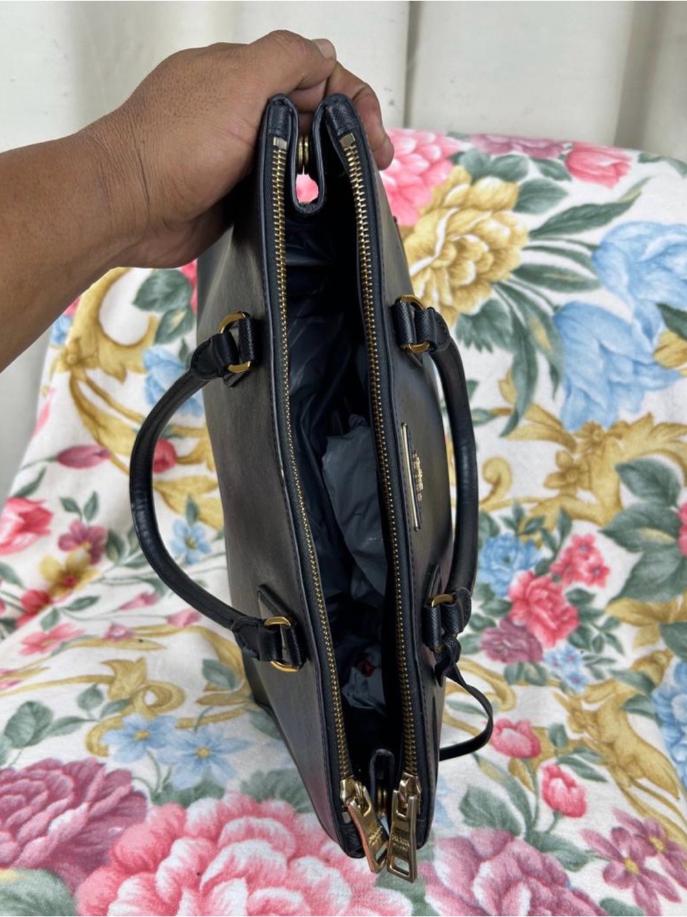 Prada Black Saffiano Leather Satchel with Gold Hardware - Picture 4 of 8
